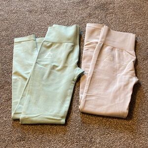 Women’s leggings 2 pairs size Medium